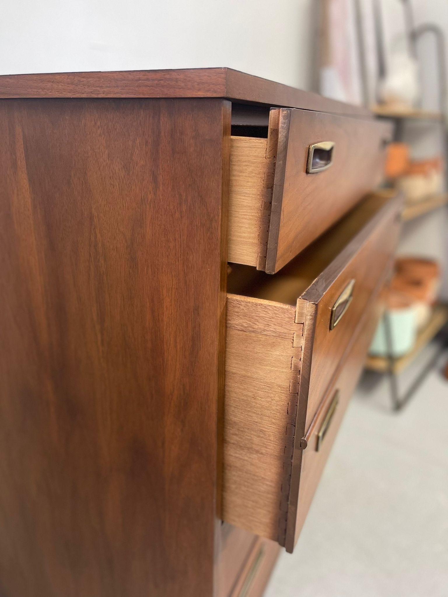 Vintage Walnut Toned Mid Century Modern Four Drawer Dresser For Sale 2