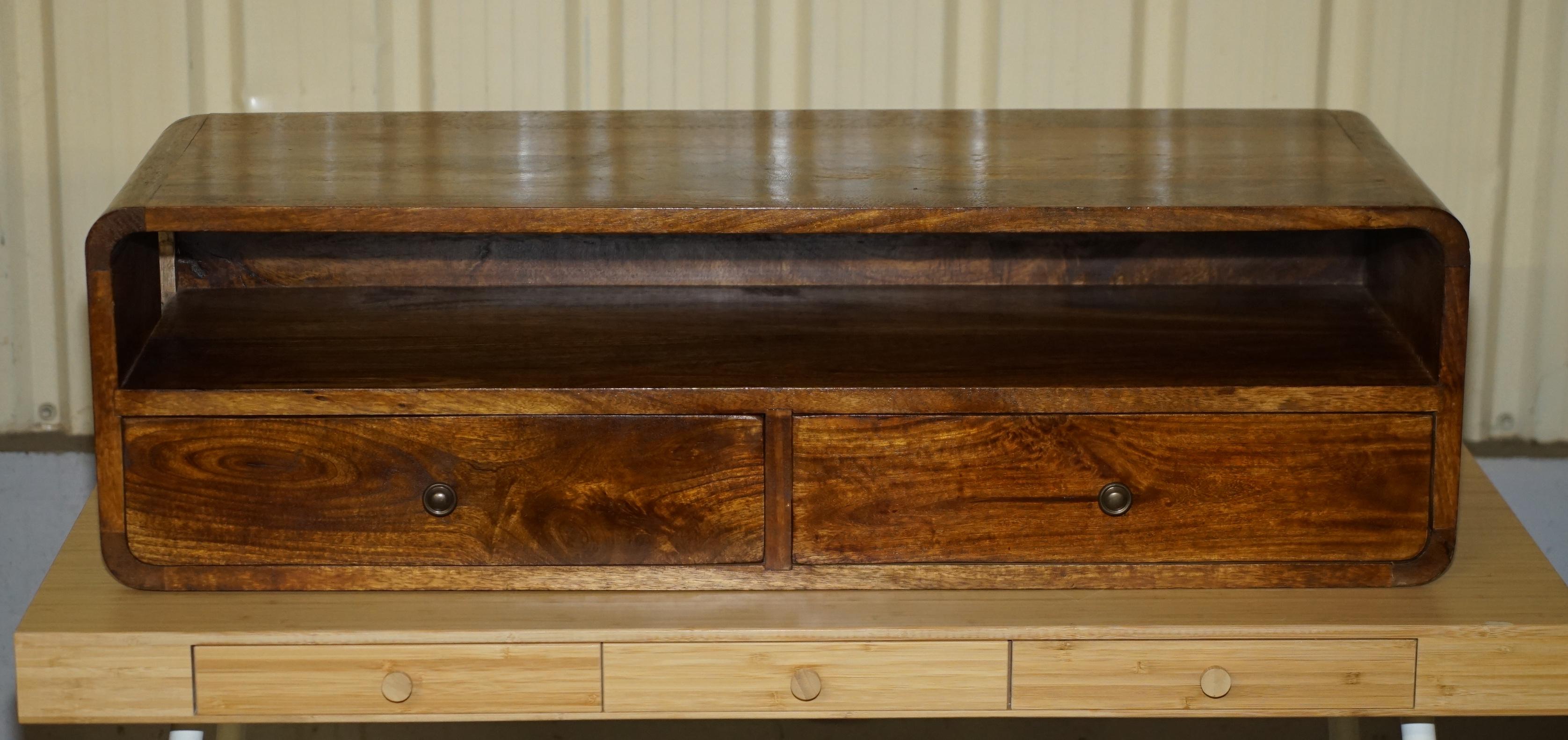 Royal House Antiques

Royal House Antiques freut sich, diesen sehr coolen wandmontierten TV- oder Medienschrank mit Schubladen zum Verkauf anzubieten

Bitte beachten Sie die Lieferkosten aufgeführt ist nur ein Leitfaden, es deckt innerhalb der M25