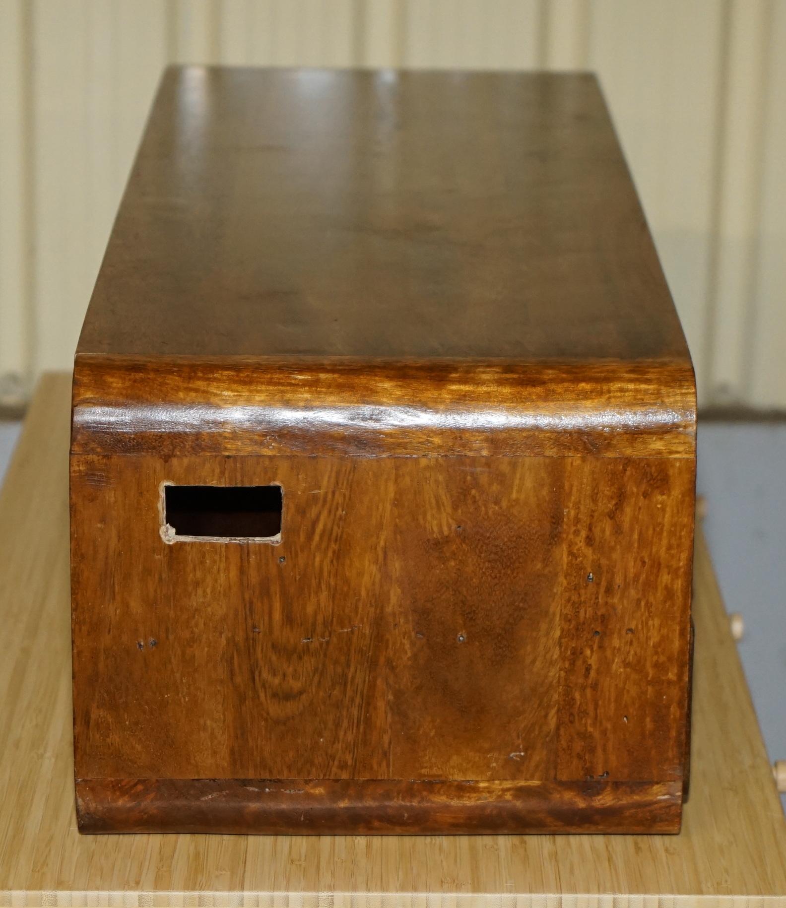 ViNTAGE WALNUSS WANDMONTAGE FERNSEHGERÄT MIT SCHUBLADEN TV-GAMING-MONITOR (20. Jahrhundert) im Angebot
