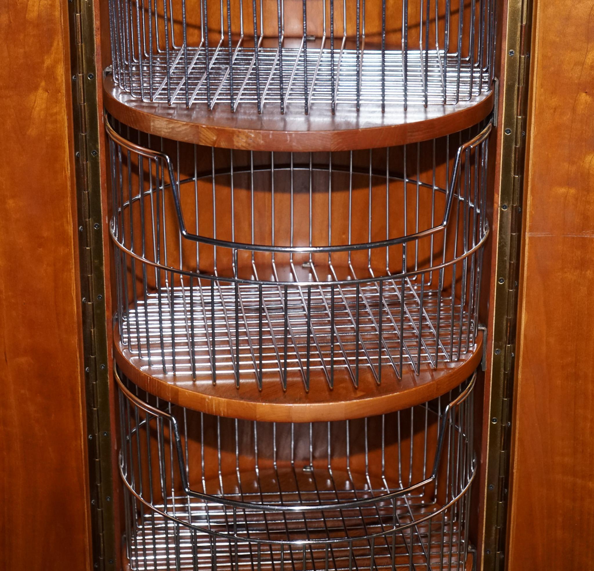 VINTAGE WALNUT WOOD WILLIS & GAMBIER PANTRY STORAGE CYLINDER CABiNET en venta 5