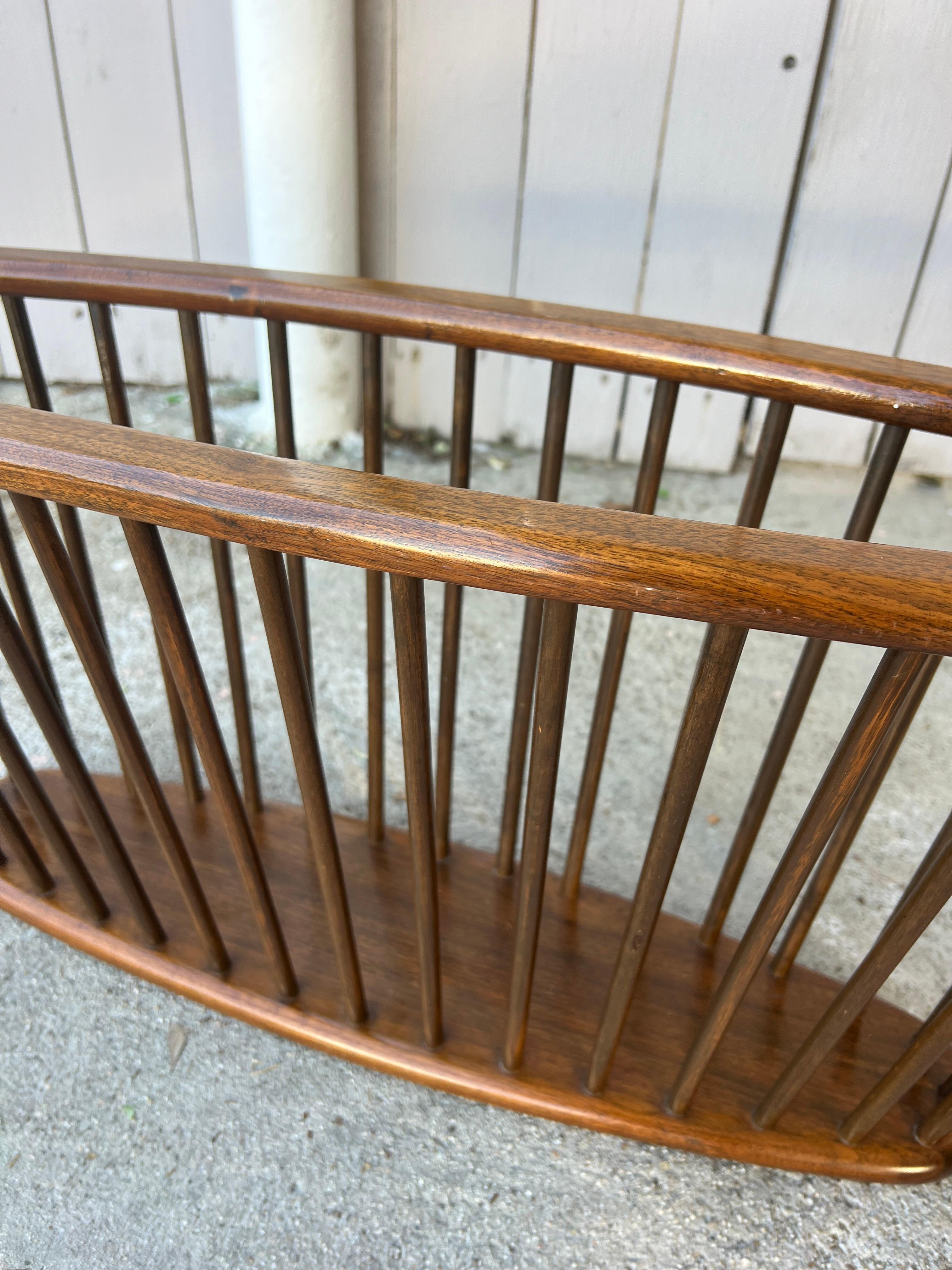 Vintage Walnut XL Spindle Magazine Rack after Arthur Umanoff In Good Condition In Los Angeles, CA