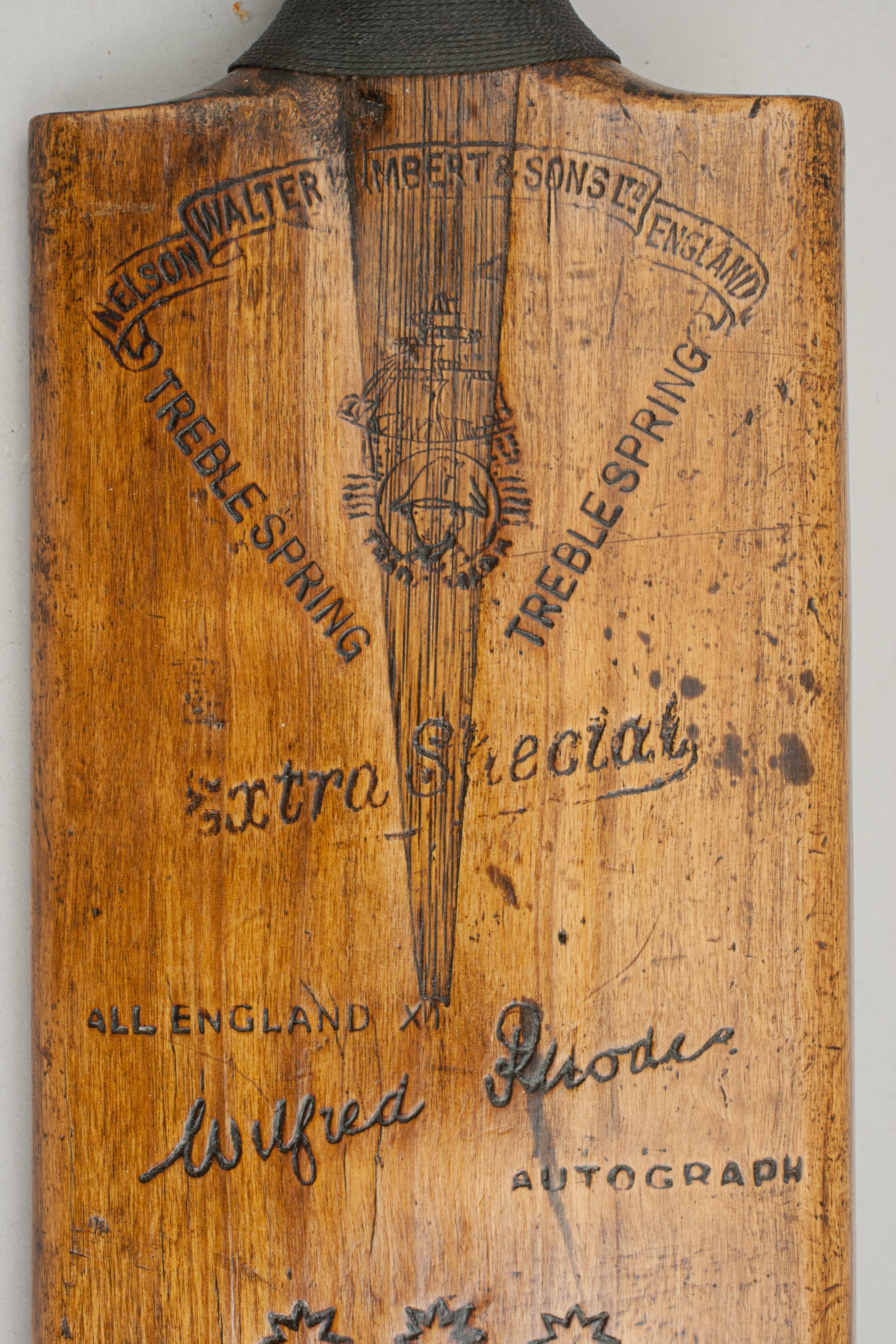 Vintage Walter Lambert Cricket Bat Endorsed by Wilfred Rhodes In Good Condition In Oxfordshire, GB