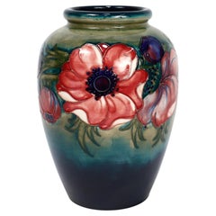 Vaso vintage di Walter Moorcroft con motivo di anemoni