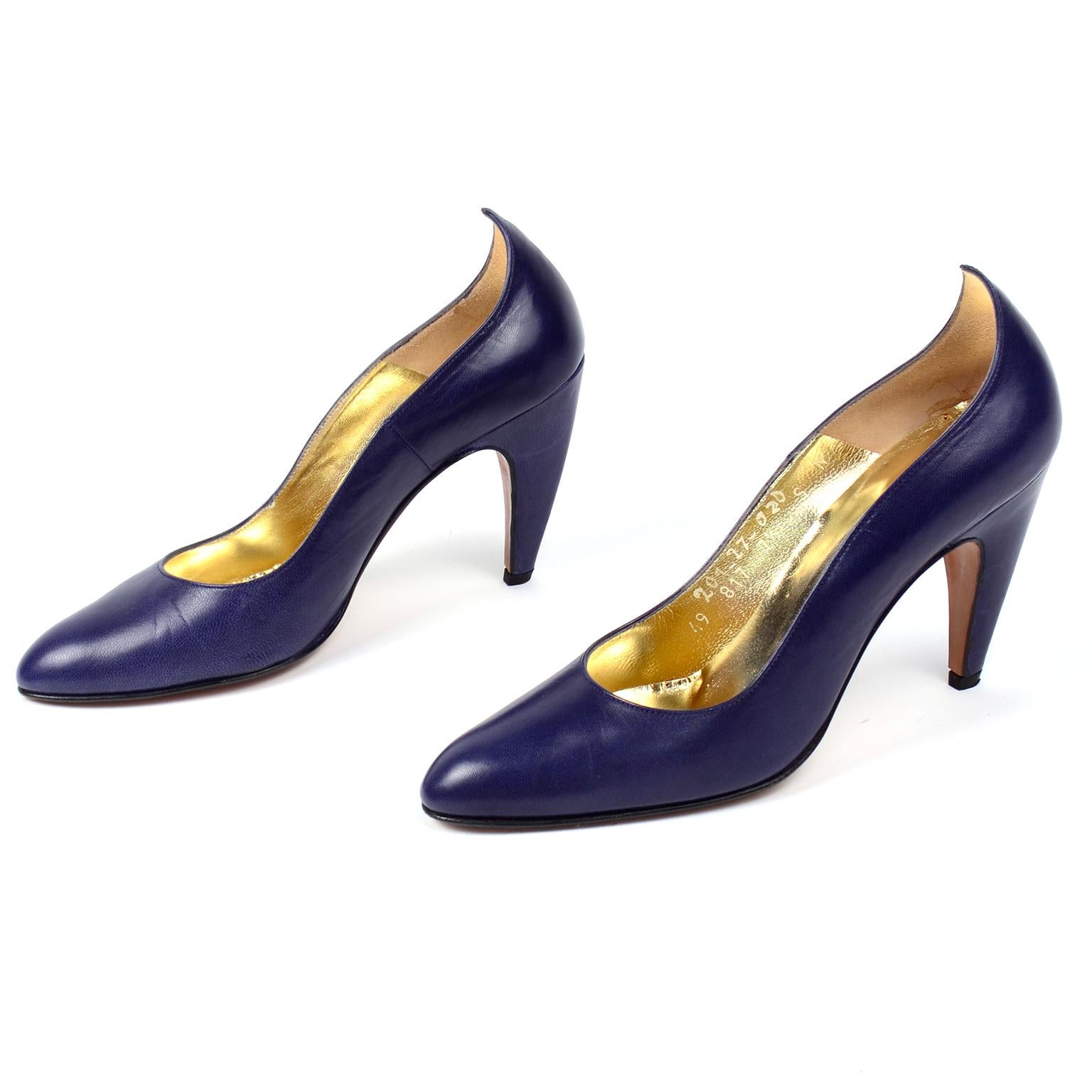 Vintage Walter Steiger Sculpted Avant Garde Blue Leather Shoes w Heels In Excellent Condition For Sale In Portland, OR