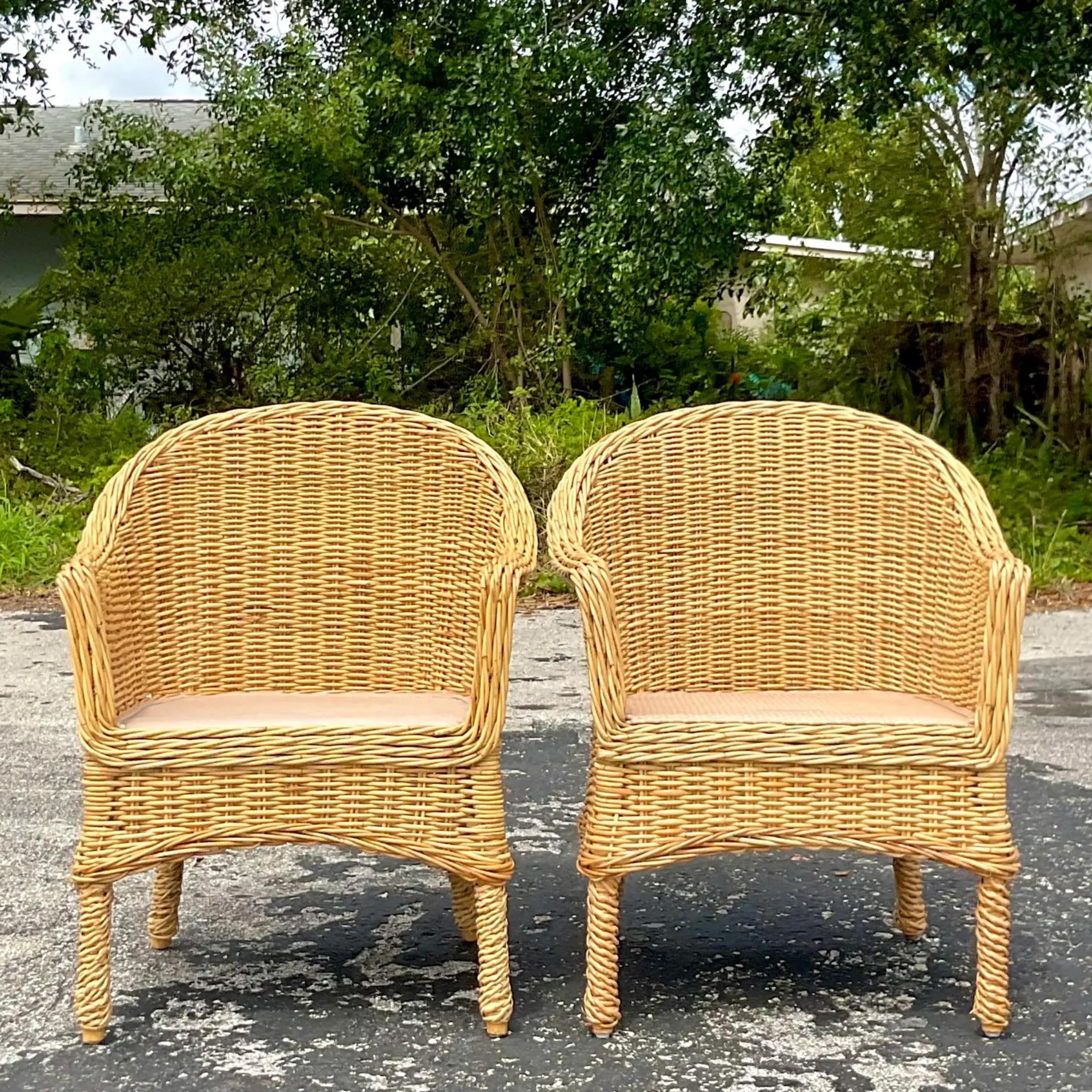 20ième siècle Chaise longue vintage en rotin tressé Walters Wicker - une paire en vente