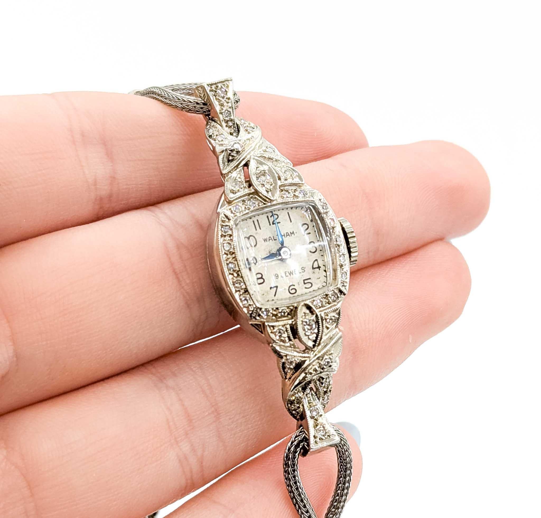 Vintage Waltham 14k White Gold Diamond Accent Wind-Up Wristwatch In Excellent Condition For Sale In Bloomington, MN
