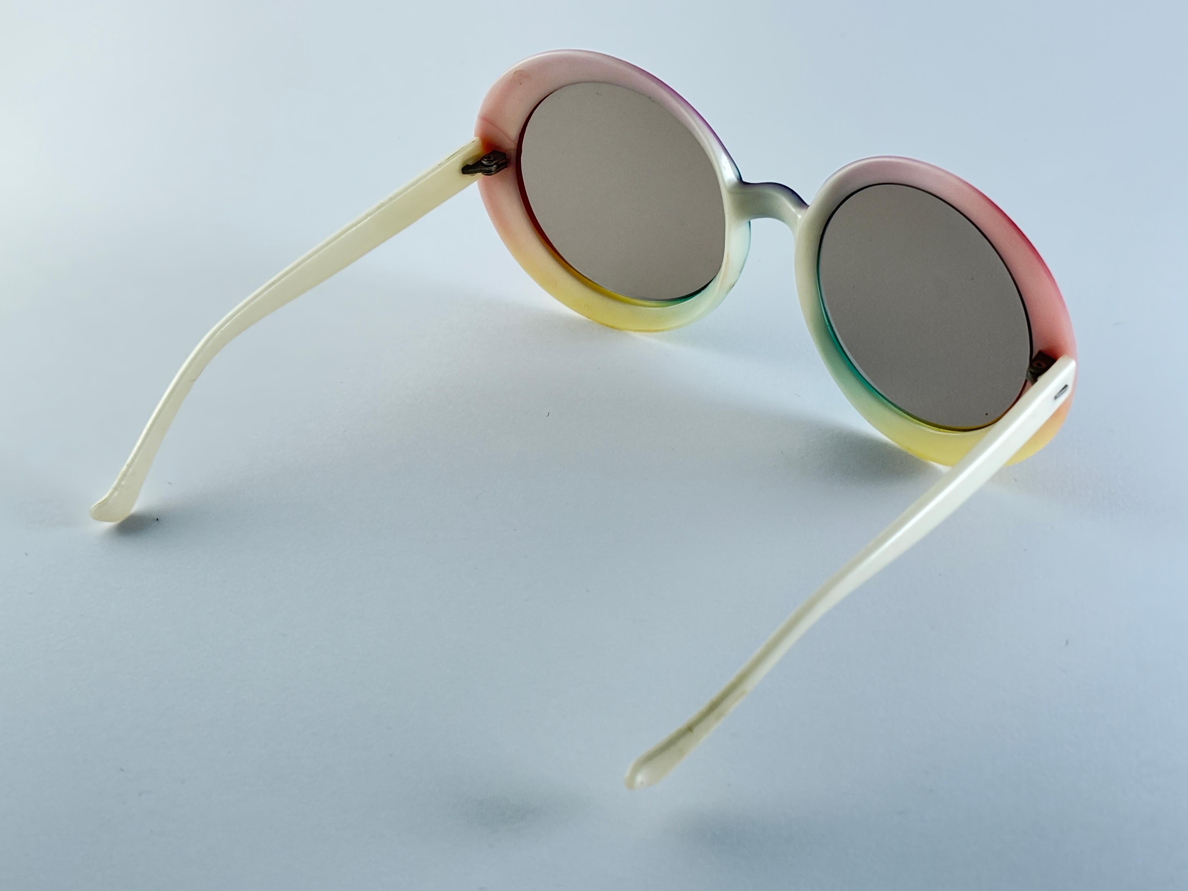 Vintage Wand Art übergroße bunte 1970er Sonnenbrille Made in Italy im Zustand „Hervorragend“ im Angebot in Baleares, Baleares