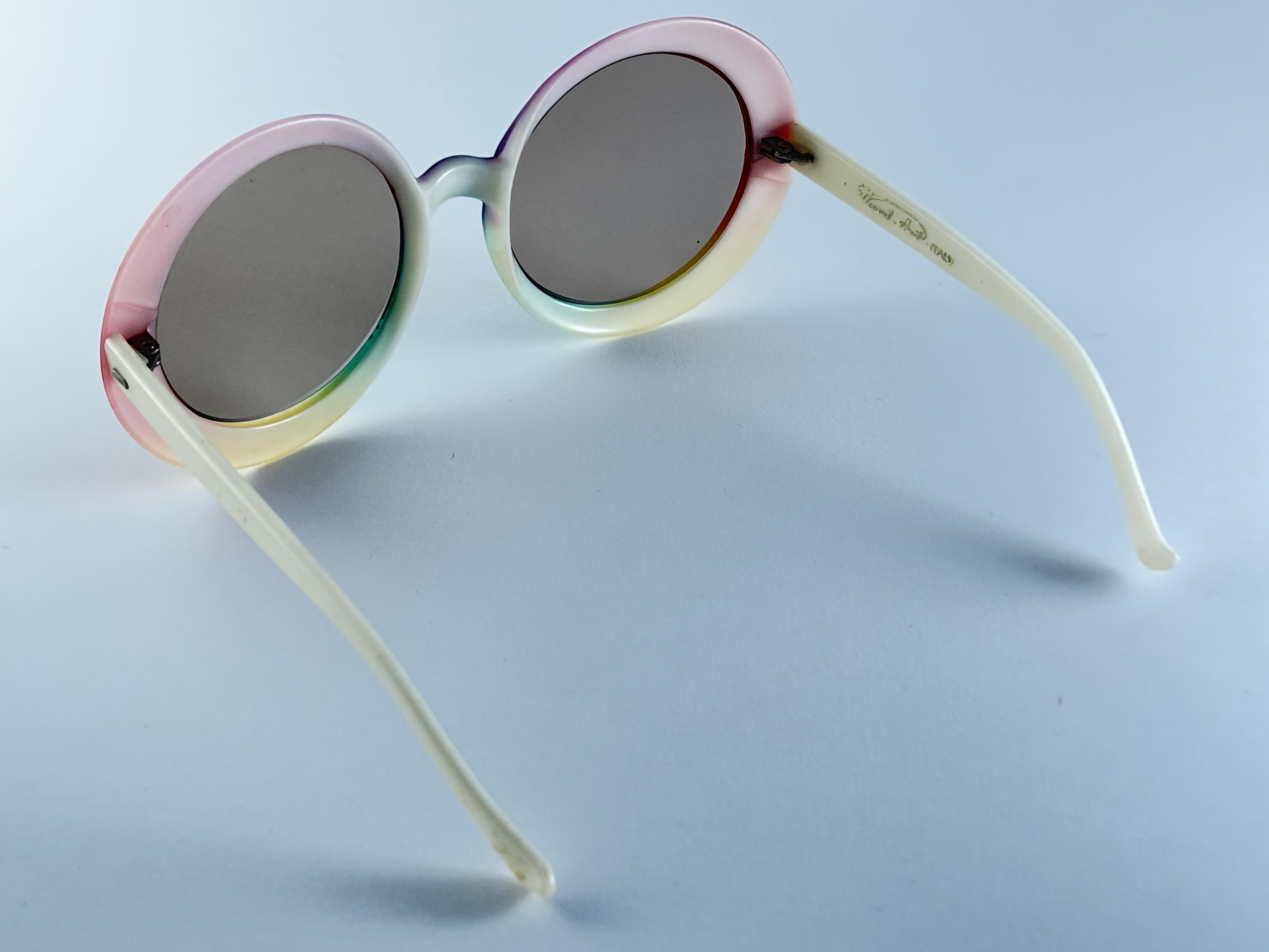 Vintage Wand Art übergroße bunte 1970er Sonnenbrille Made in Italy für Damen oder Herren im Angebot