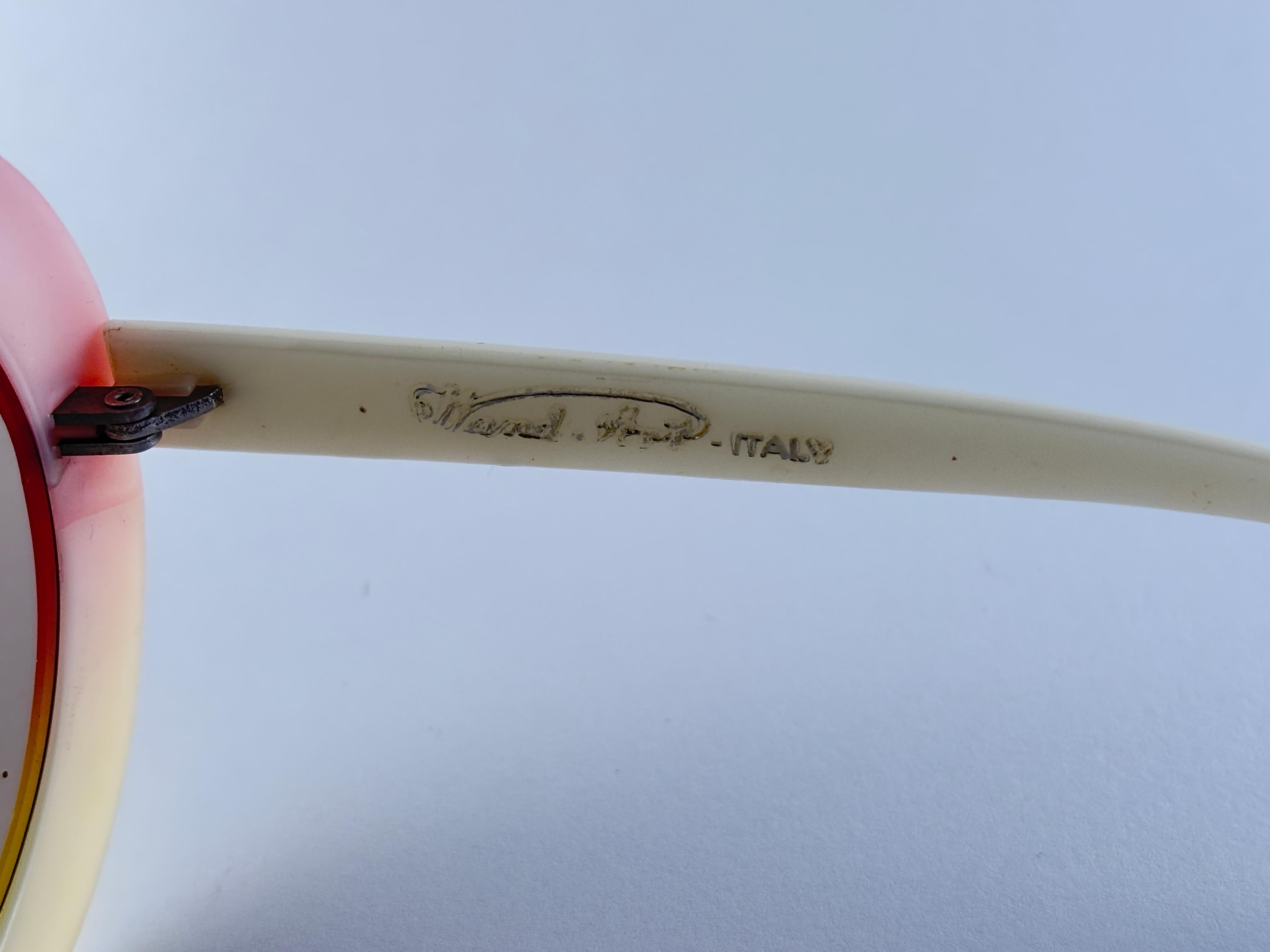 Vintage Wand Art übergroße bunte 1970er Sonnenbrille Made in Italy im Angebot 1