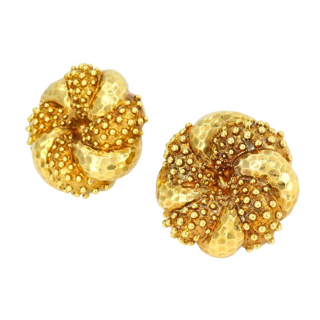 Women's Vintage Wander 18k Gold Floral Clip-on Earrings For Sale