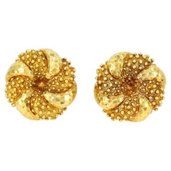 Vintage Wander 18k Gold Floral Clip-on Earrings