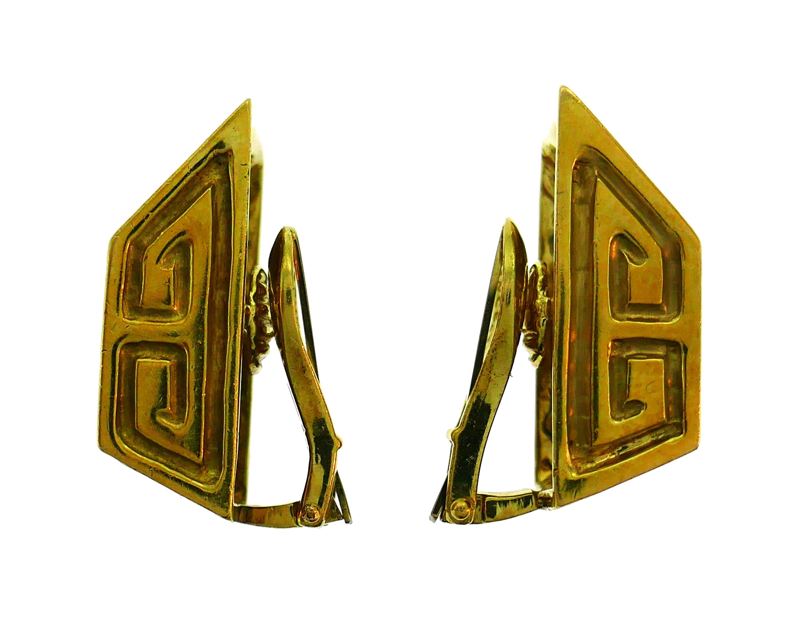 Vintage Wander Yellow Gold Earrings France Clip-On, 1980s In Good Condition For Sale In Beverly Hills, CA
