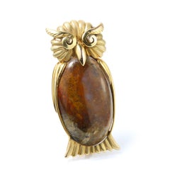 Vintage Wang Hing 14kt Yellow Gold Brooch in the Shape of an Owl with Moss Agate