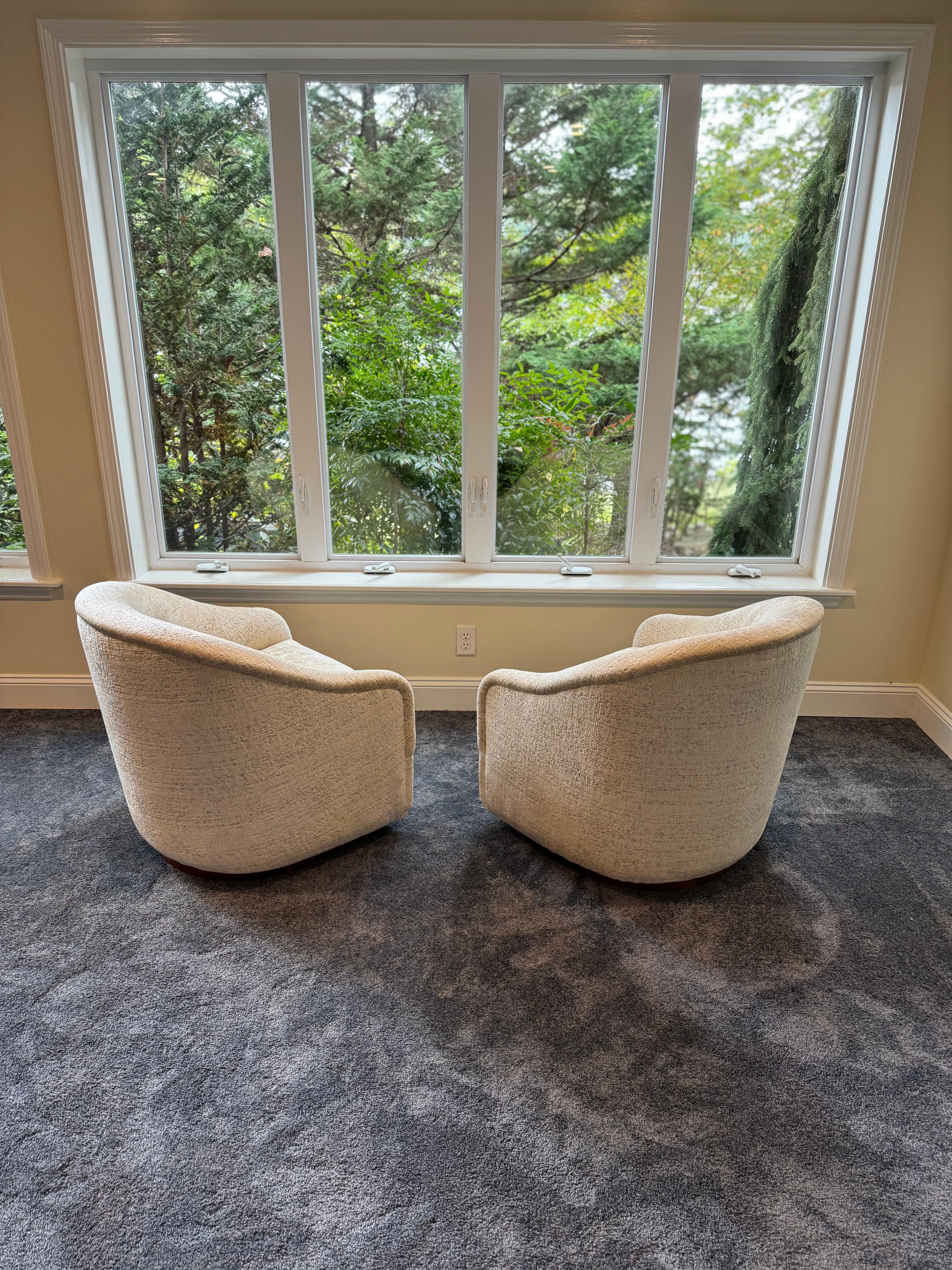 Chaises pivotantes Vintage Ward Bennet - une paire en vente 6