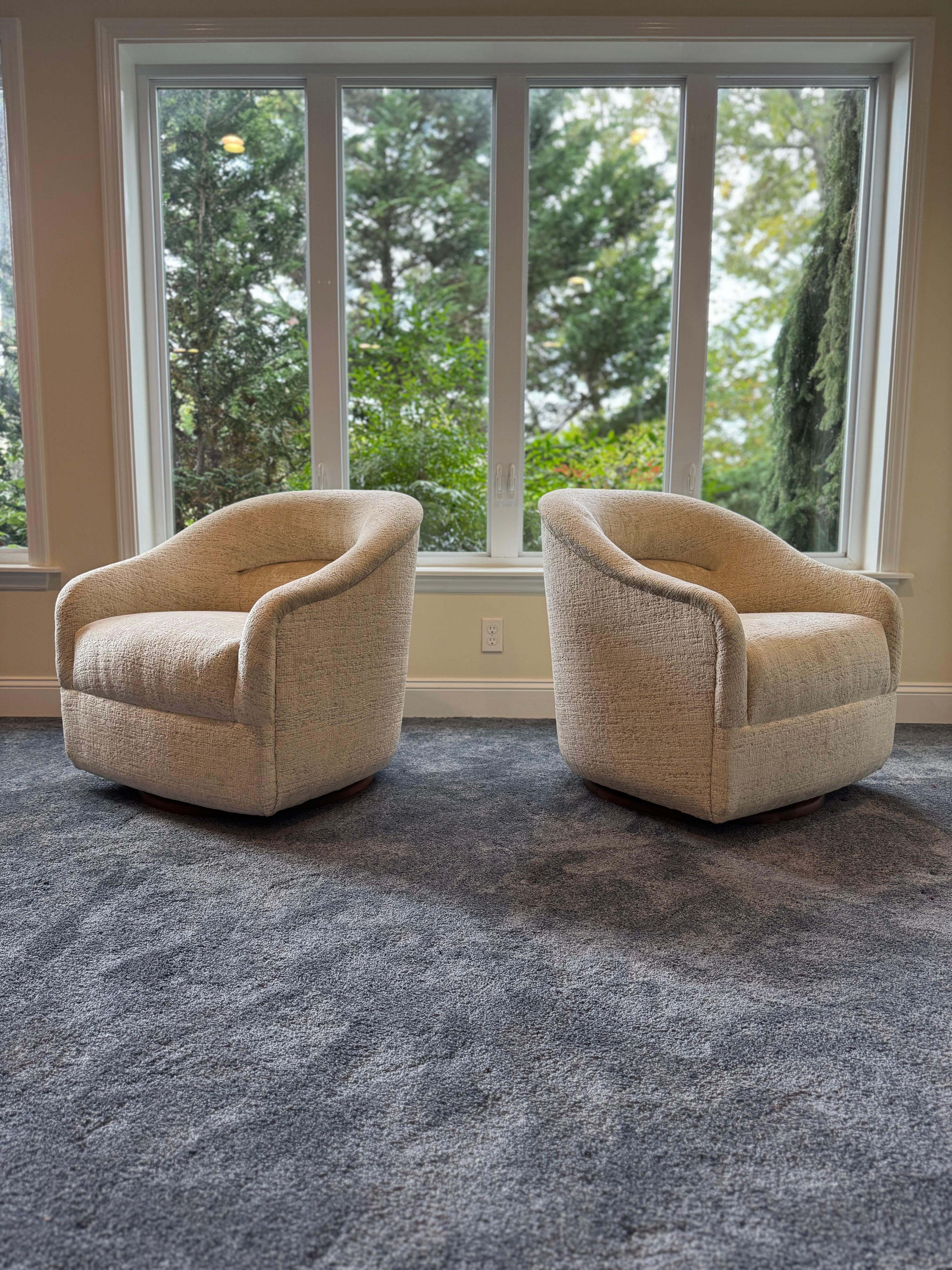 20ième siècle Chaises pivotantes Vintage Ward Bennet - une paire en vente