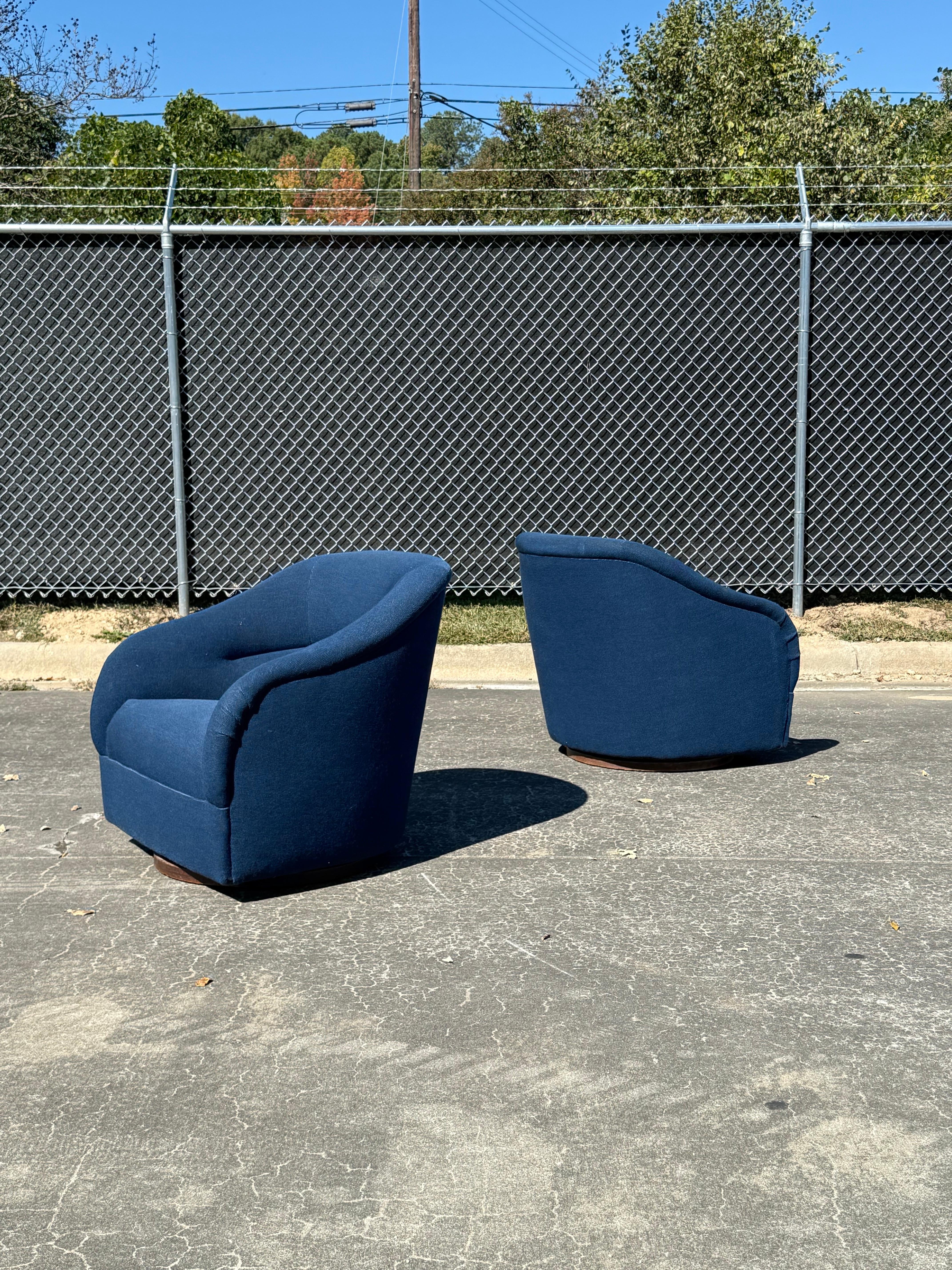 Mid-Century Modern Paire de fauteuils pivotants d'époque The Bennetts for Brickel Associates en vente