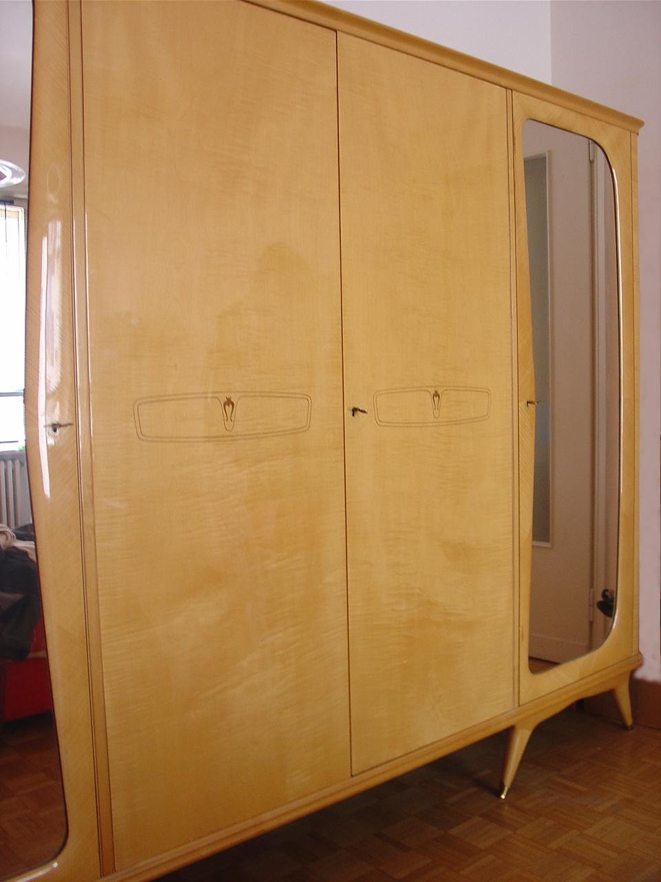 Vintage Wardrobe Maple Feather Attributed to Borsani Osvaldo, Italy, Approx 1950 For Sale 3