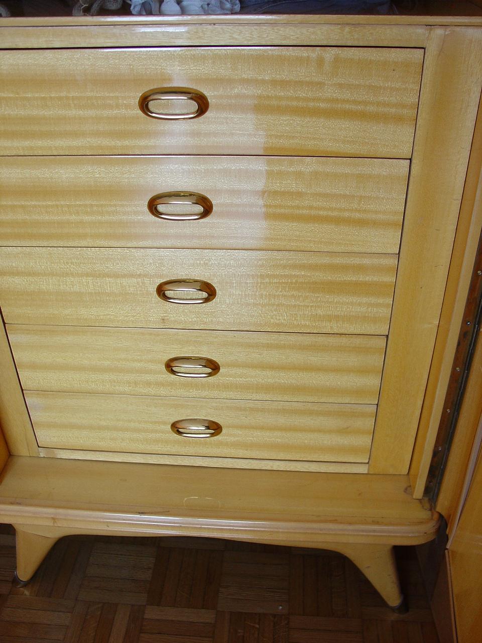 Vintage Wardrobe Maple Feather Attributed to Borsani Osvaldo, Italy, Approx 1950 For Sale 4