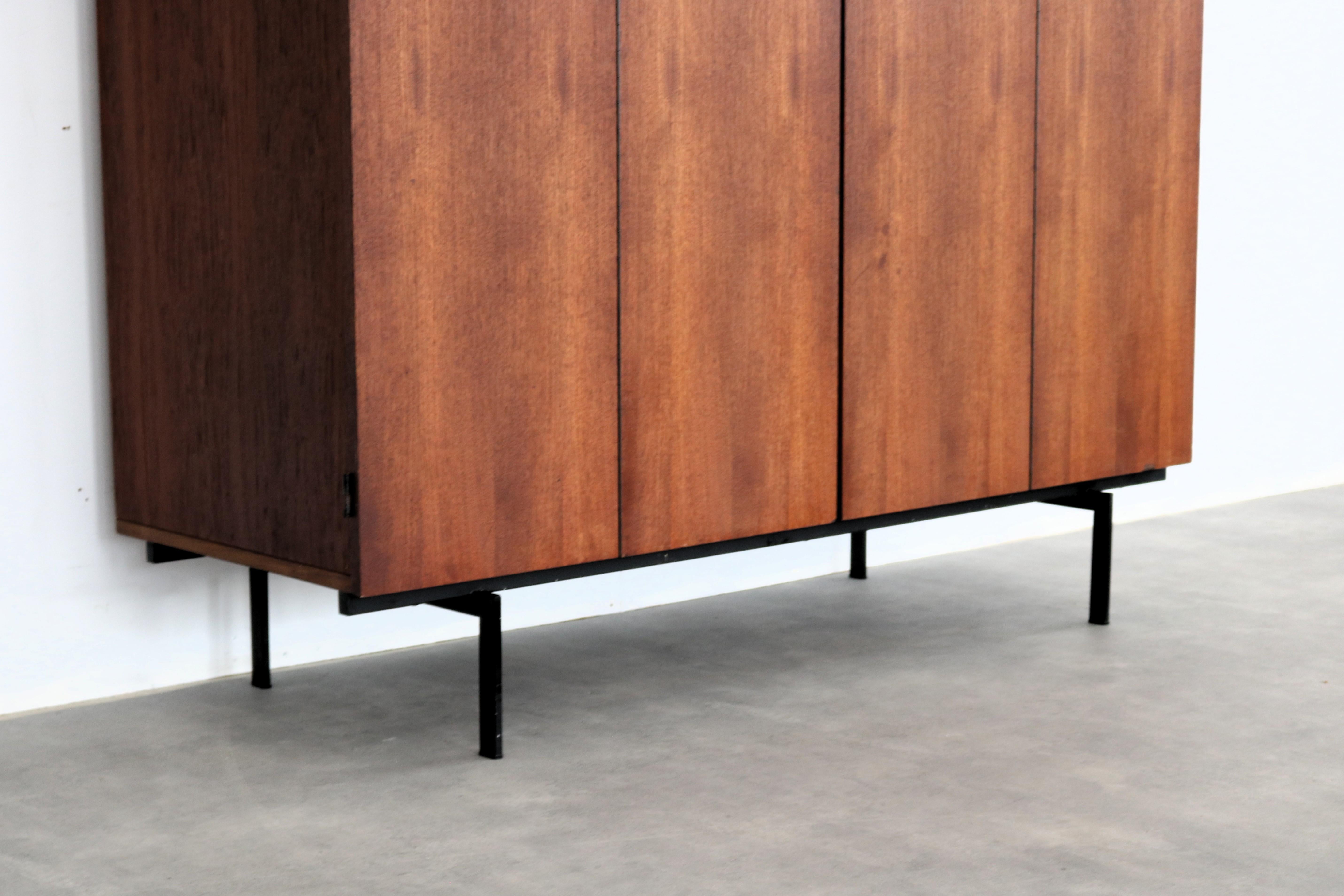 vintage wardrobe  Pastoe KU14 wardrobe  1960s In Good Condition In Lemmer, NL