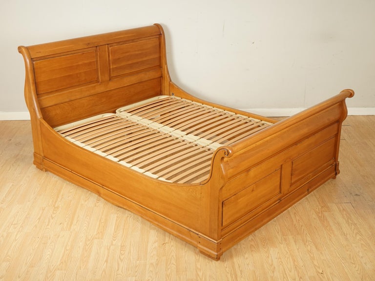 Hand-Crafted Vintage Waring & Gillow Oak Double Sleigh Bed Frame For Sale