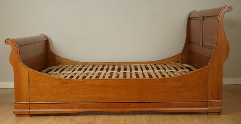 Vintage Waring & Gillow Oak Double Sleigh Bed Frame For Sale 4
