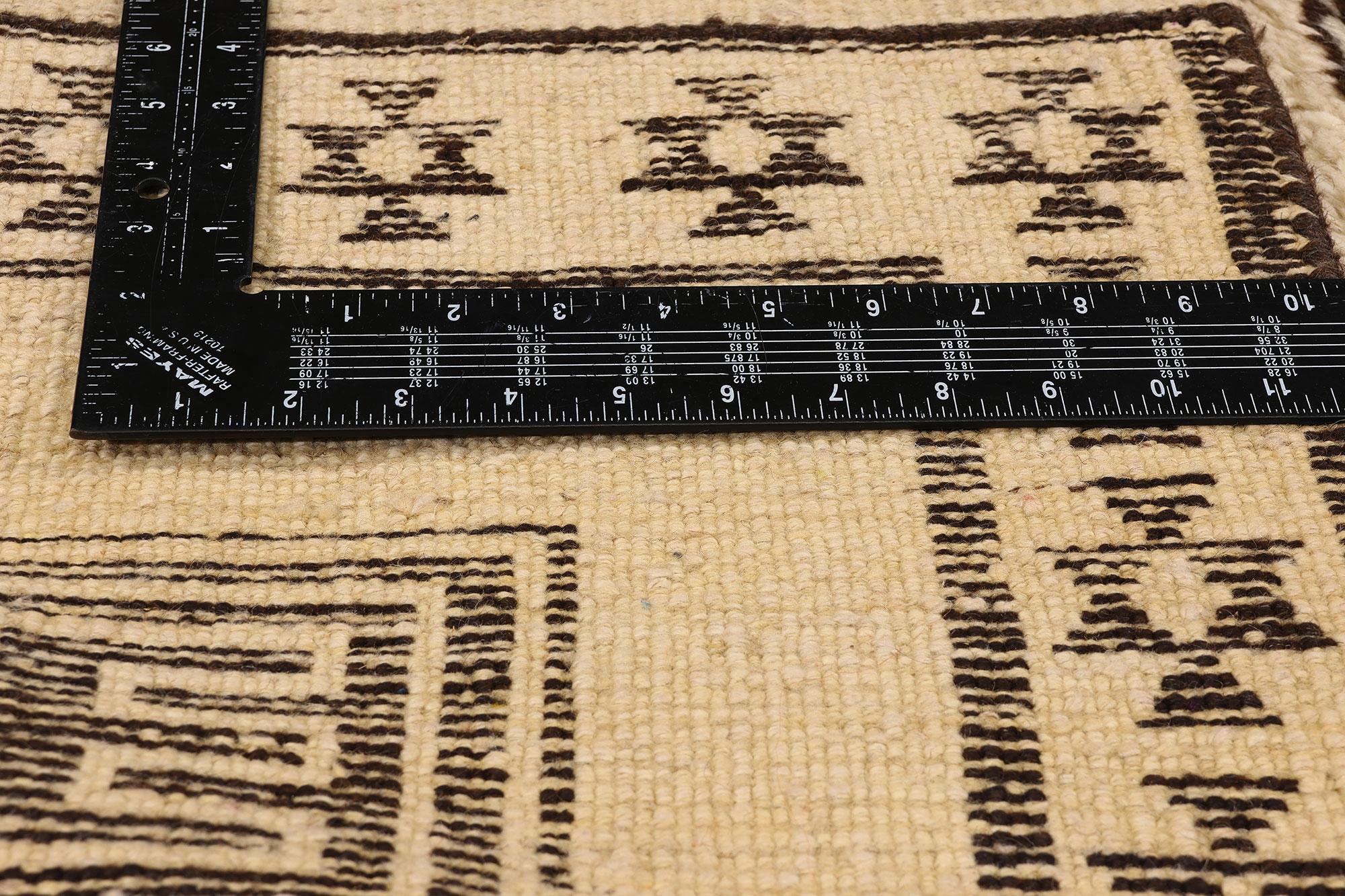 Alfombra turca tribal kurda vintage en tonos tierra cálidos, 03'00 x 13'06 en Bueno estado para la venta en Dallas, TX
