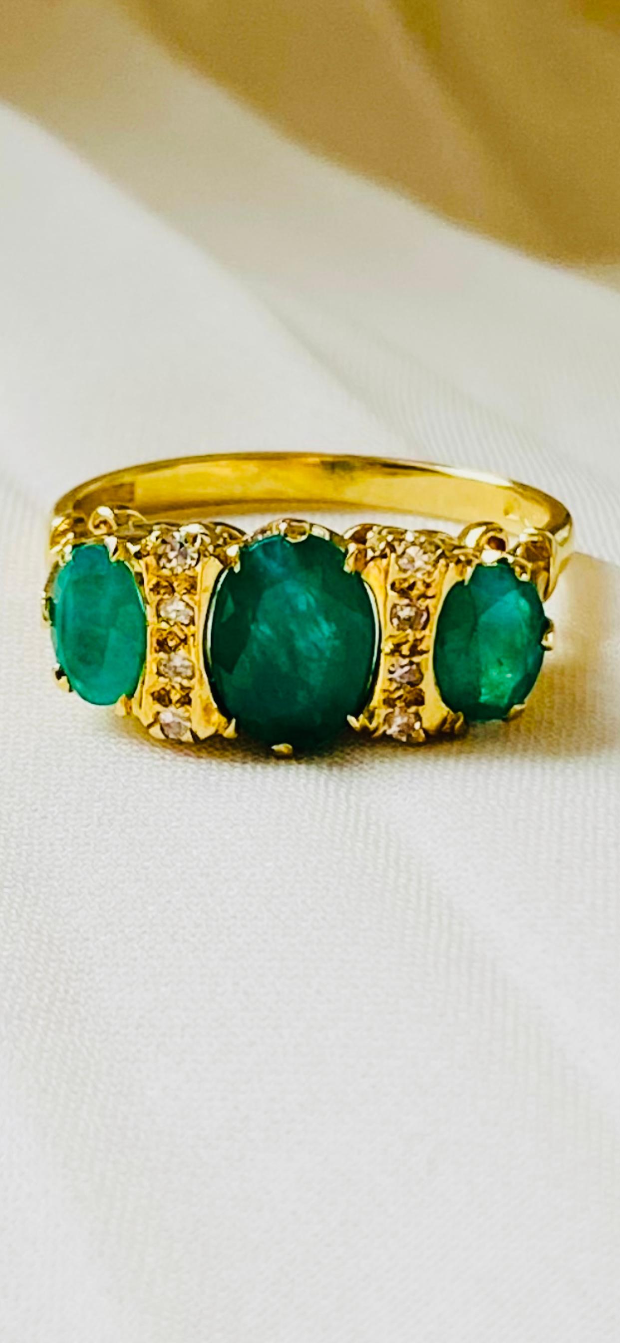 Vintage Warm Golden Ring with Natural Diamonds and Natural Emeralds, 1950s For Sale 2
