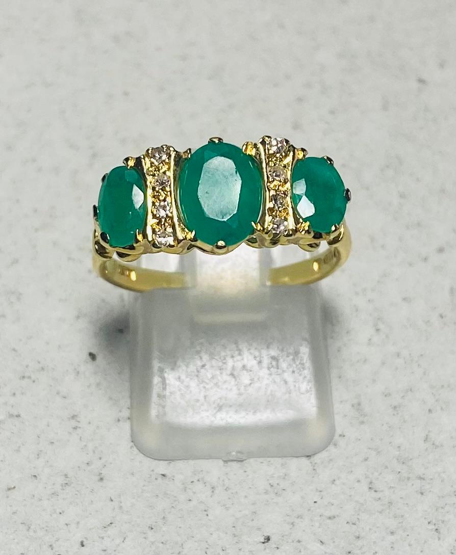 Vintage Warm Golden Ring with Natural Diamonds and Natural Emeralds, 1950s For Sale 4