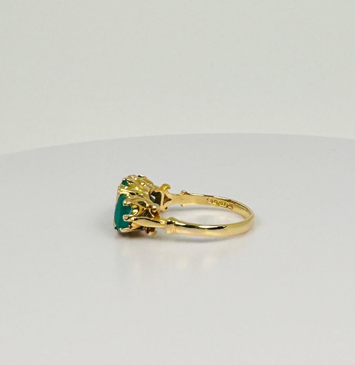 Femenino o masculino Anillo Oro Amarillo 18k Cuatro Esmeraldas Naturales  Ocho diamantes talla única Art Déco