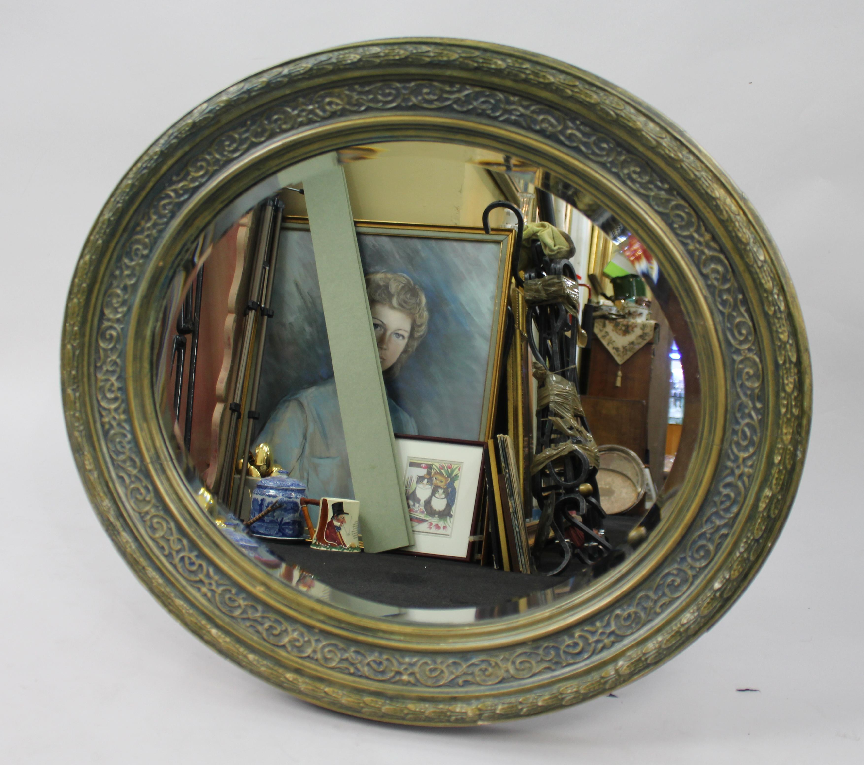 Français Miroir ovale vintage à encadrement doré bleu lavé en vente