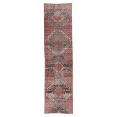 Vintage-Washed Oushak Runner - Medallón Tribal Desteñido en Óxido y Carbón