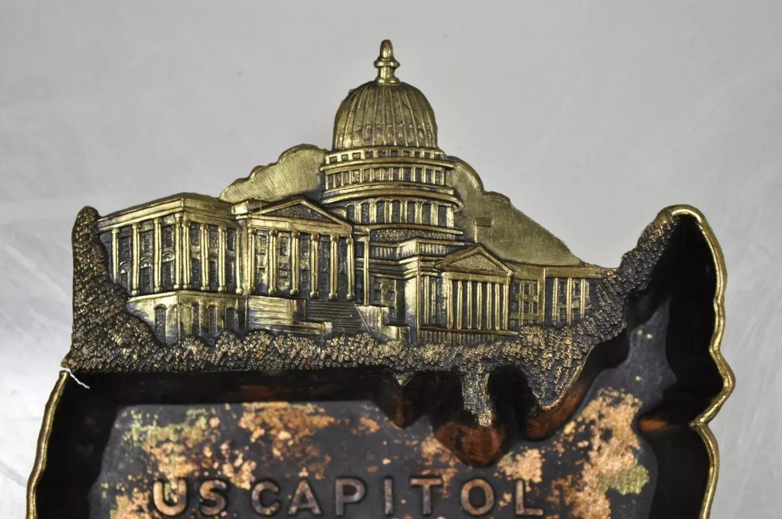 Sconosciuto A.I.C. d'epoca. Portacenere in metallo del Campidoglio degli Stati Uniti