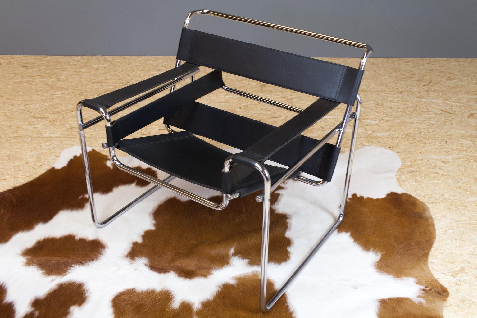 Italian Vintage Wassily B3 Black Leather and Chrome Chair Marcel Breuer For Sale