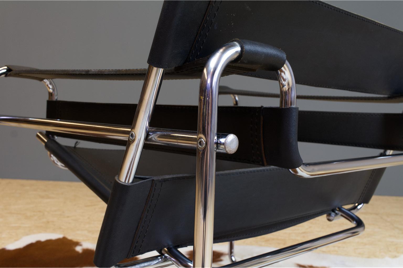 Late 20th Century Vintage Wassily B3 Black Leather and Chrome Chair Marcel Breuer For Sale