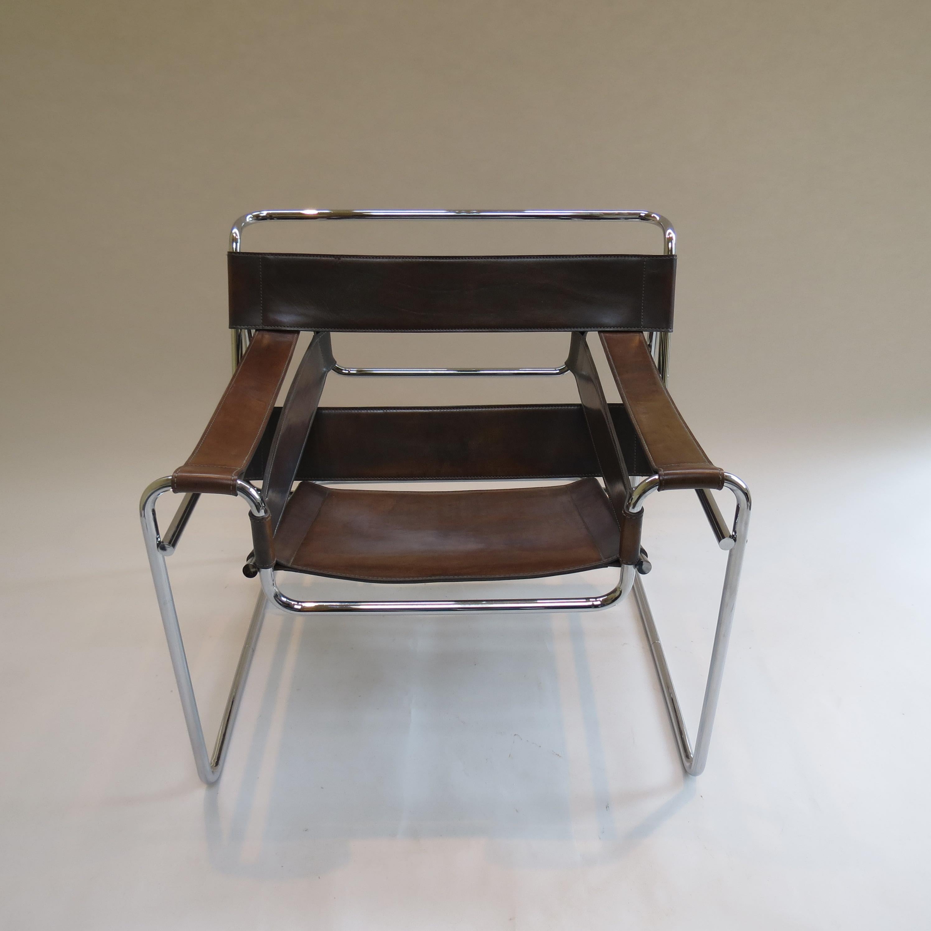 Vintage Wassily B3 Leather and Chrome Chair by  Marcel Breuer for Knoll In Good Condition In Stow on the Wold, GB