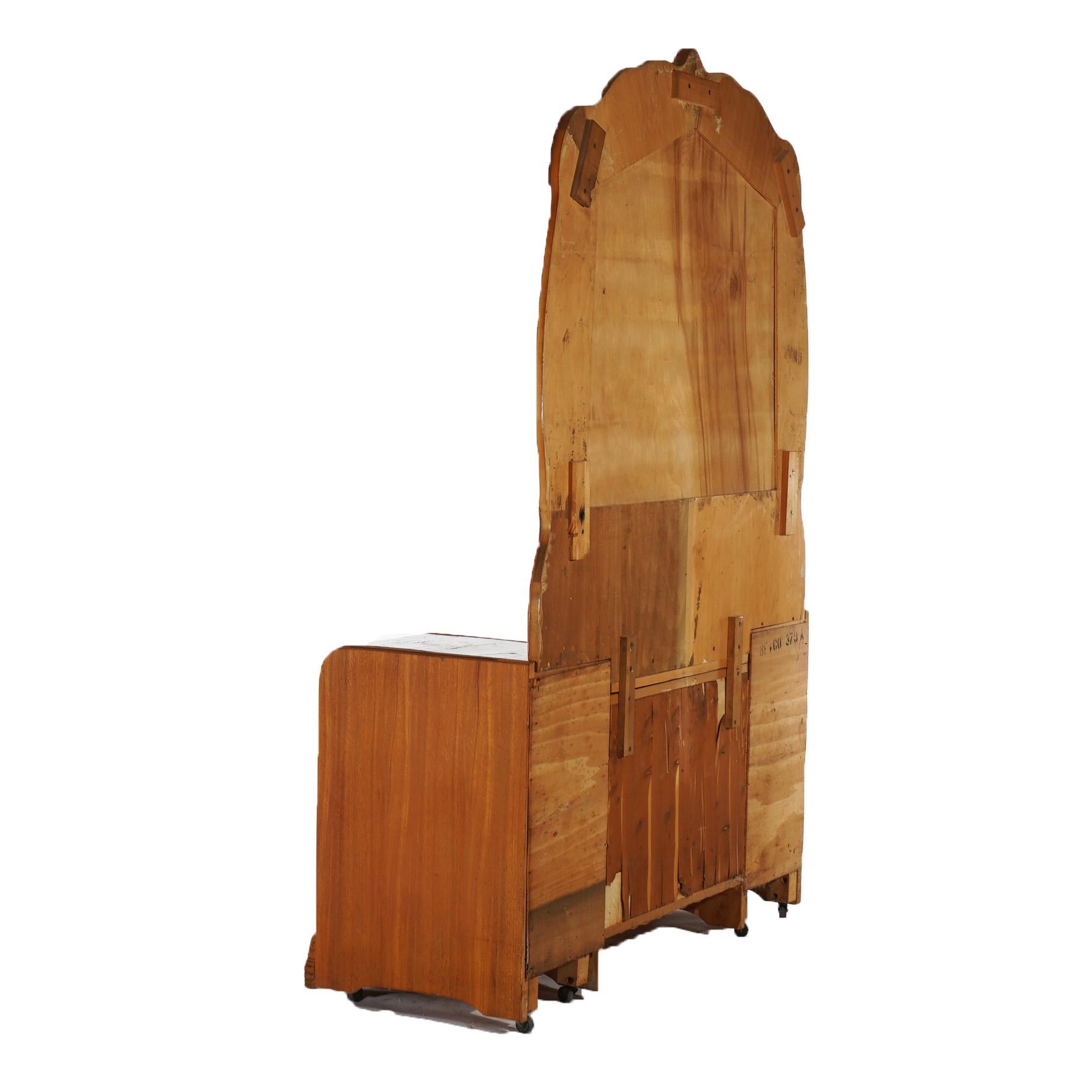 Comodino d'epoca in legno satinato intagliato a cascata con maniglie in bachelite c1940 in vendita 4