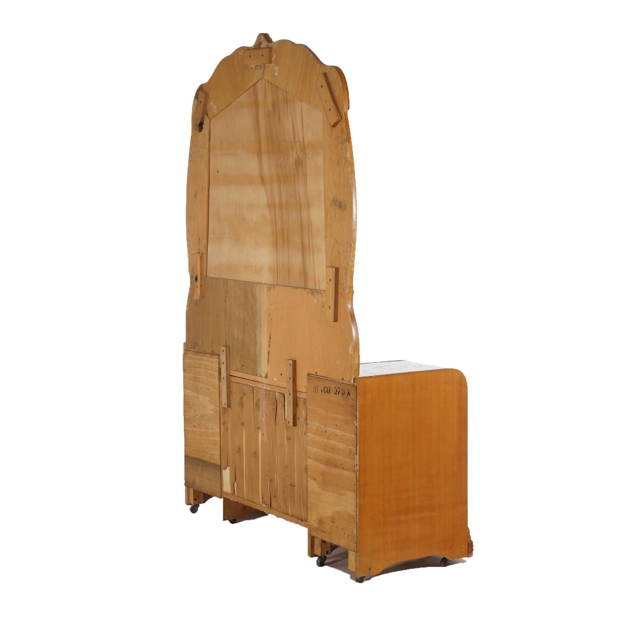 Comodino d'epoca in legno satinato intagliato a cascata con maniglie in bachelite c1940 in vendita 5