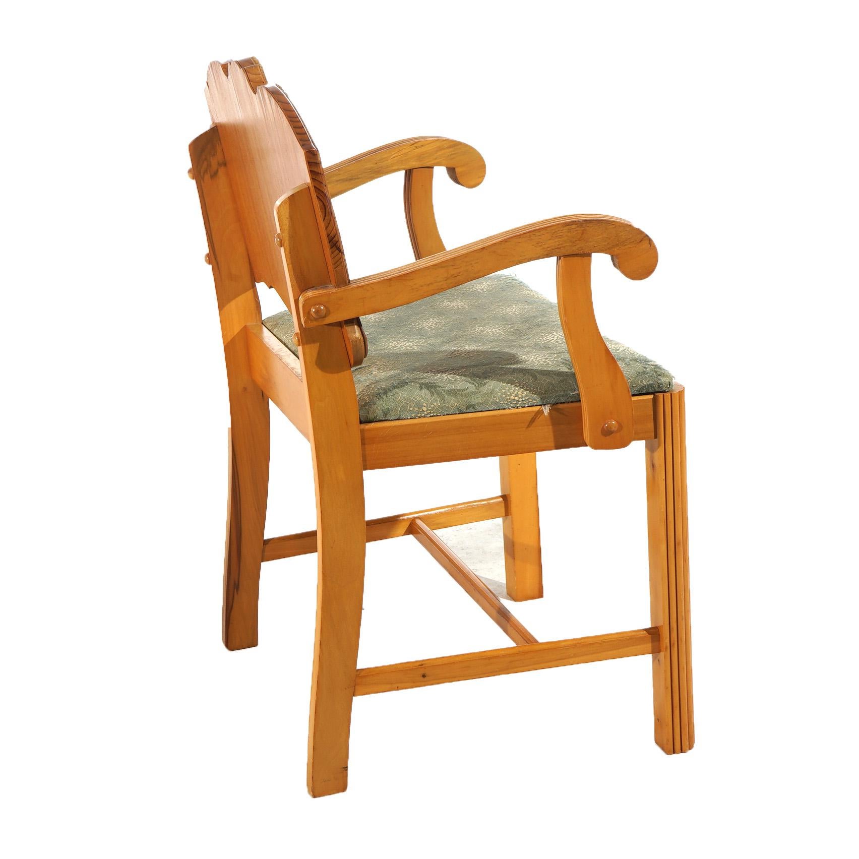 Comodino d'epoca in legno satinato intagliato a cascata con maniglie in bachelite c1940 in vendita 11