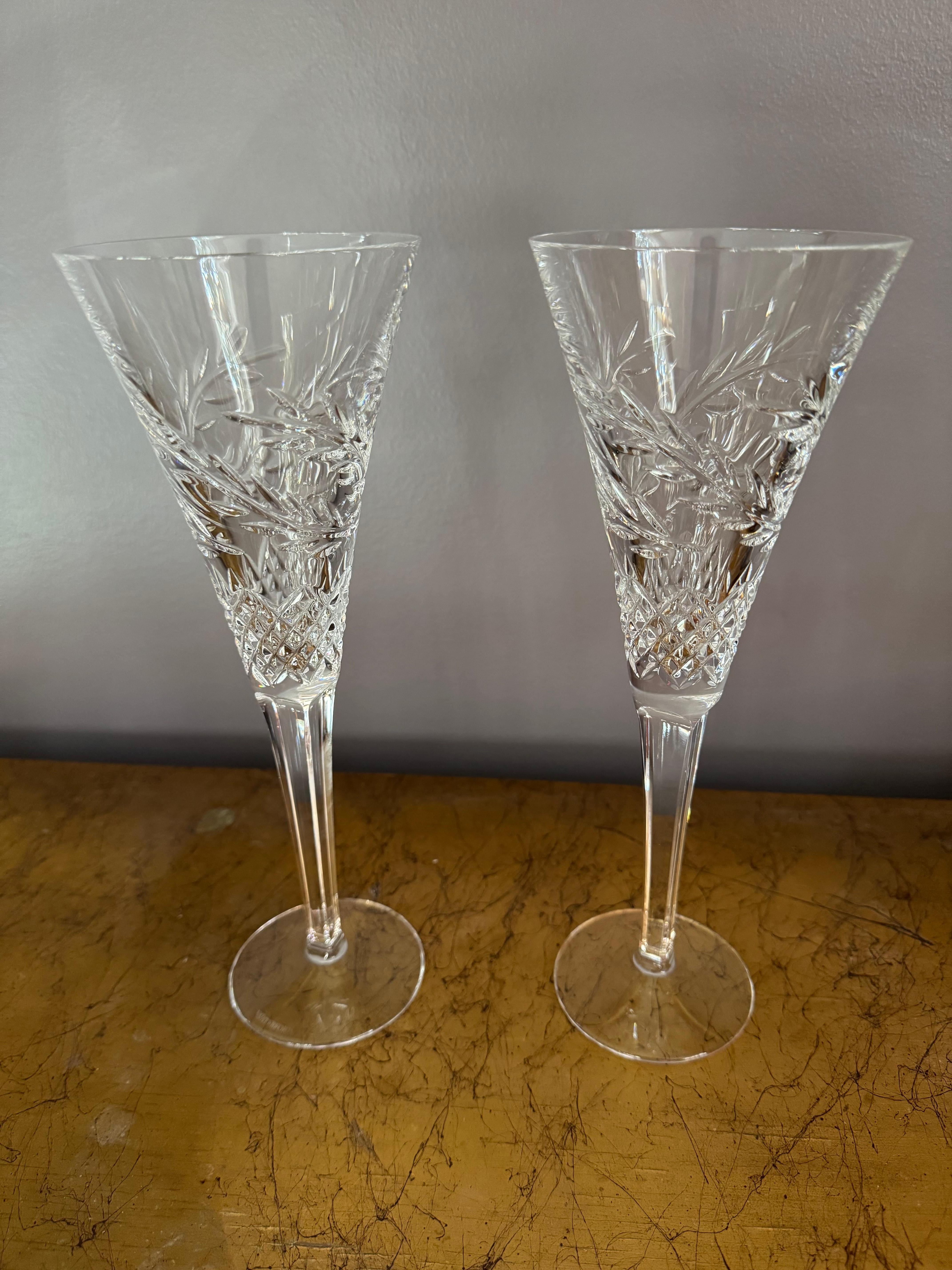 Classique américain Ensemble de 2 pièces vintage Waterford « Celebration Toasting Flutes » en vente