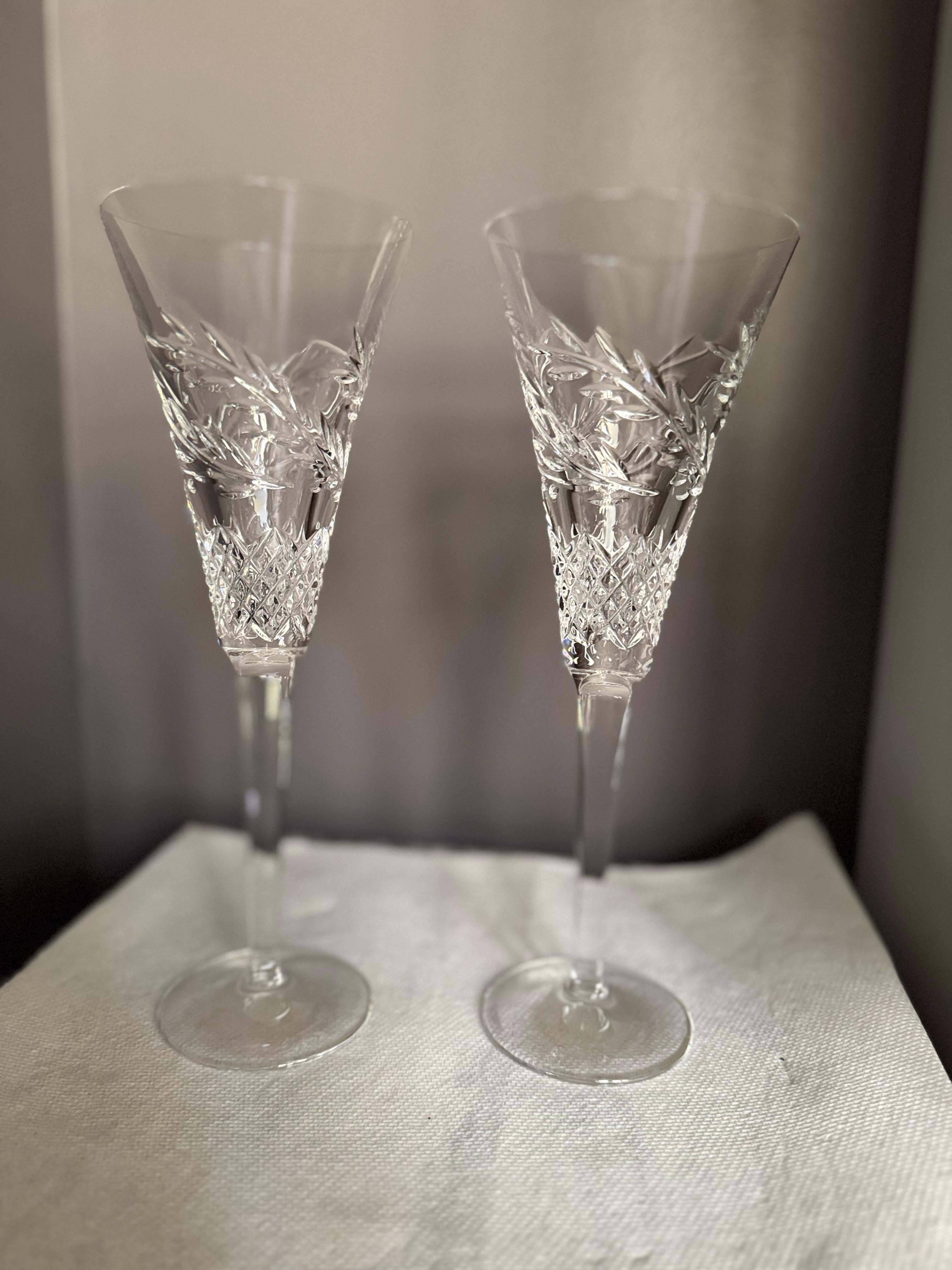 Ensemble de 2 pièces vintage Waterford « Celebration Toasting Flutes » en vente 3