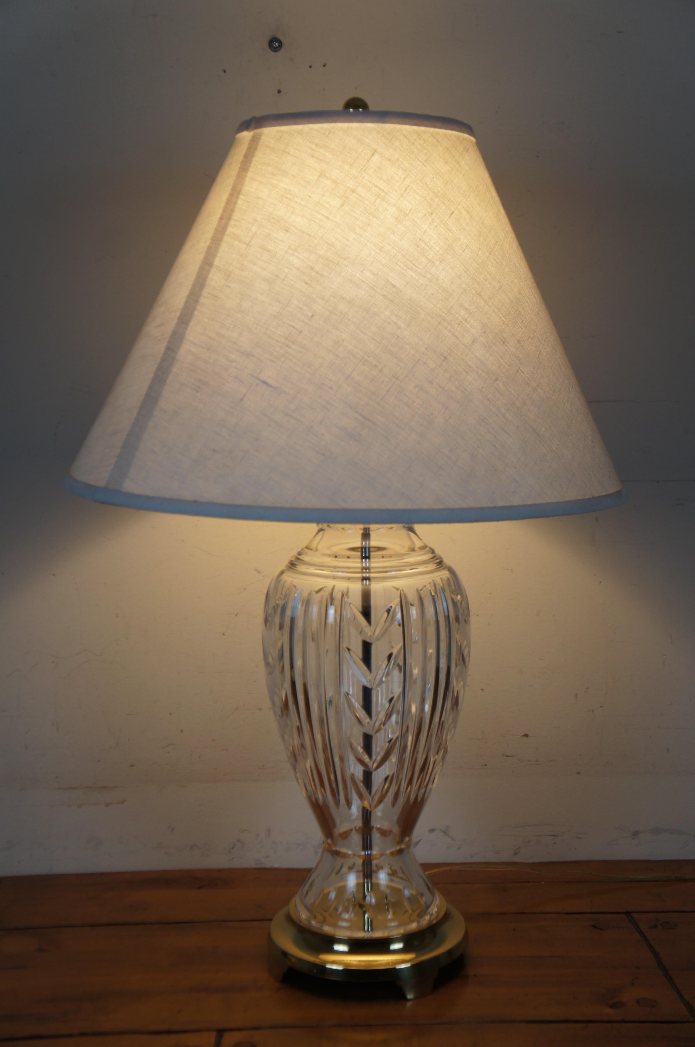 Laiton Lampe de bureau Glencar vintage en cristal et laiton Waterford de style Hollywood Regency en vente