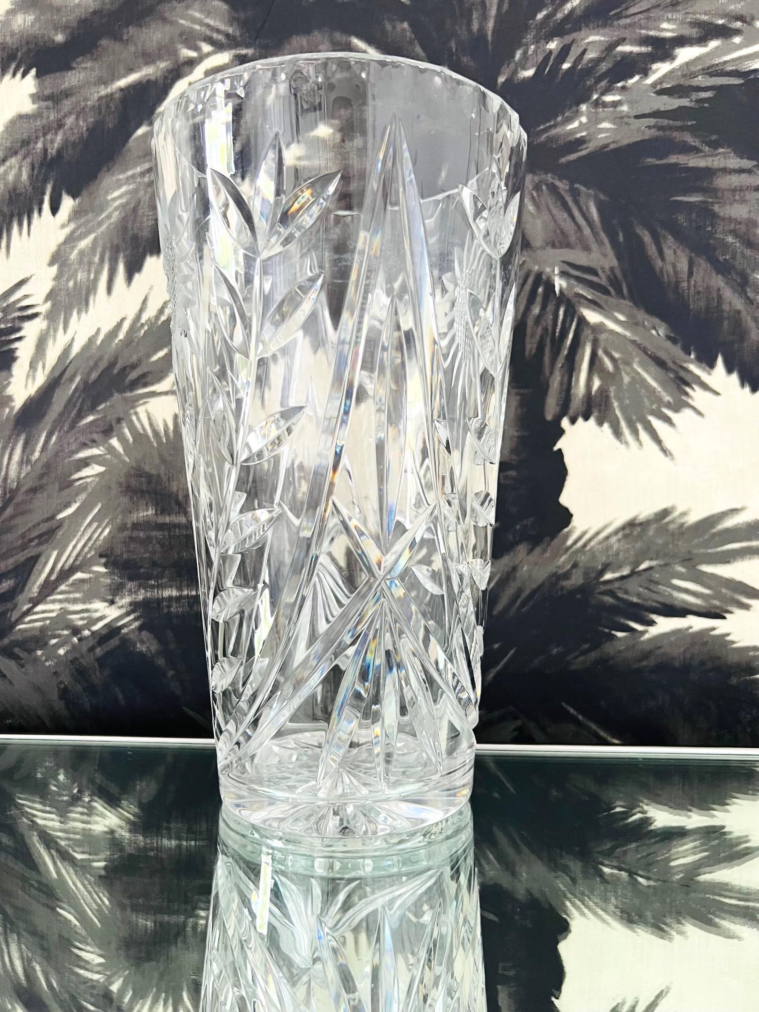 Waterford Crystal Etched Sunflower Vase with Cut Glass Designs, England, c. 2010 In Good Condition For Sale In Fort Lauderdale, FL