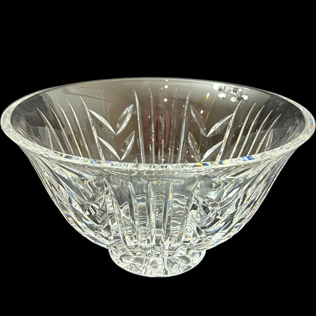 Add elegance to your dining table with this vintage Waterford “Glencar” footed crystal bowl.  The round bowl features a stunning clear color and is made of high-quality crystal material.  This bowl is perfect for all occasions and is a great