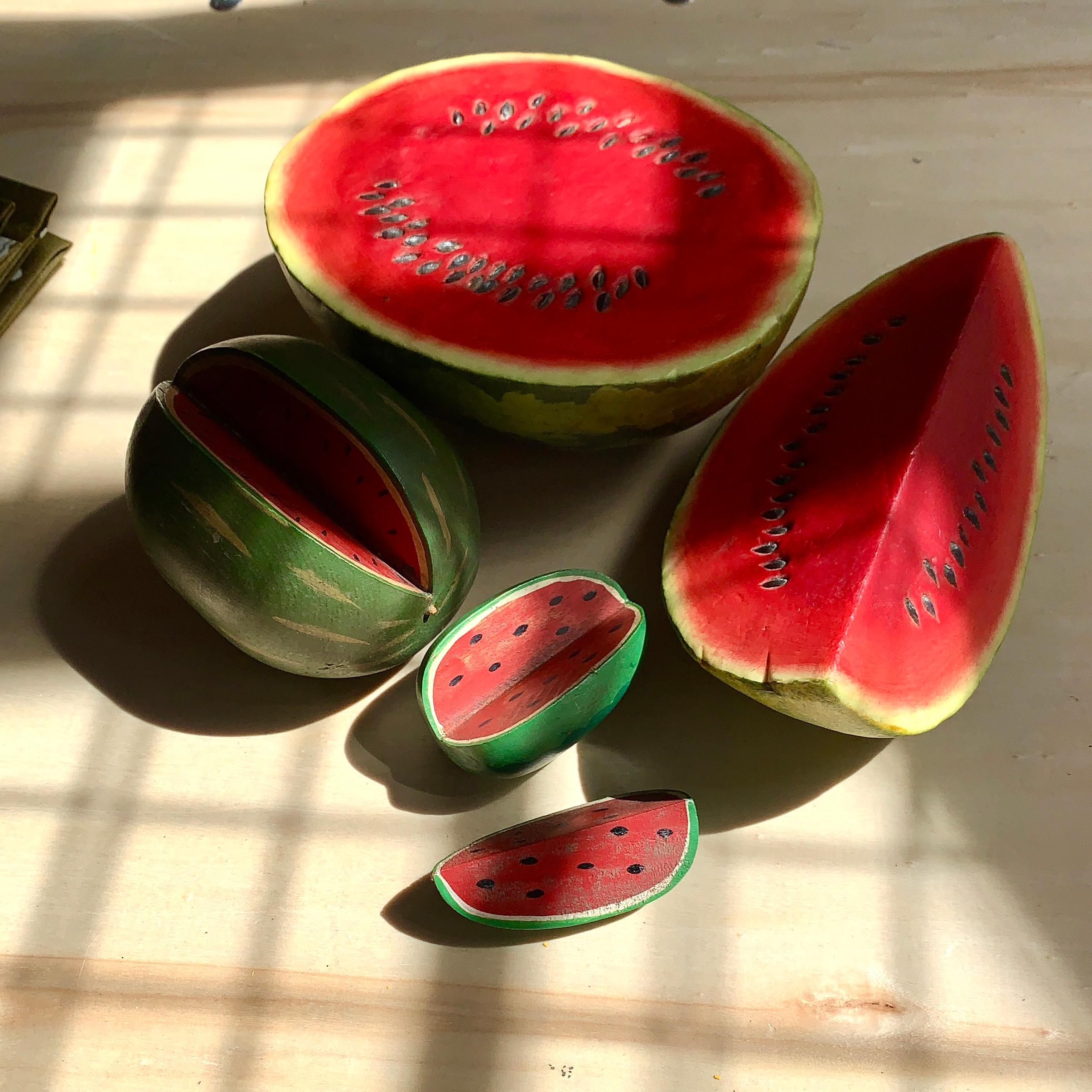 Vintage Wassermelone Hand geschnitzt Skulptur Set, Decoy Decor, Trompe L'Oeil (amerikanisch) im Angebot
