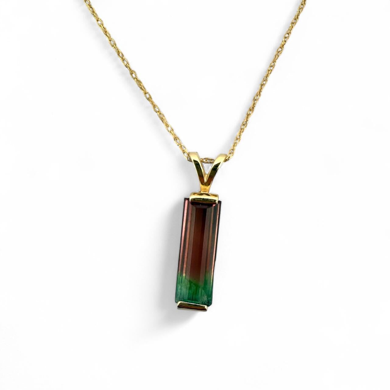 Taille baguette Collier vintage avec pendentif et chaîne en tourmaline melon d'eau en vente
