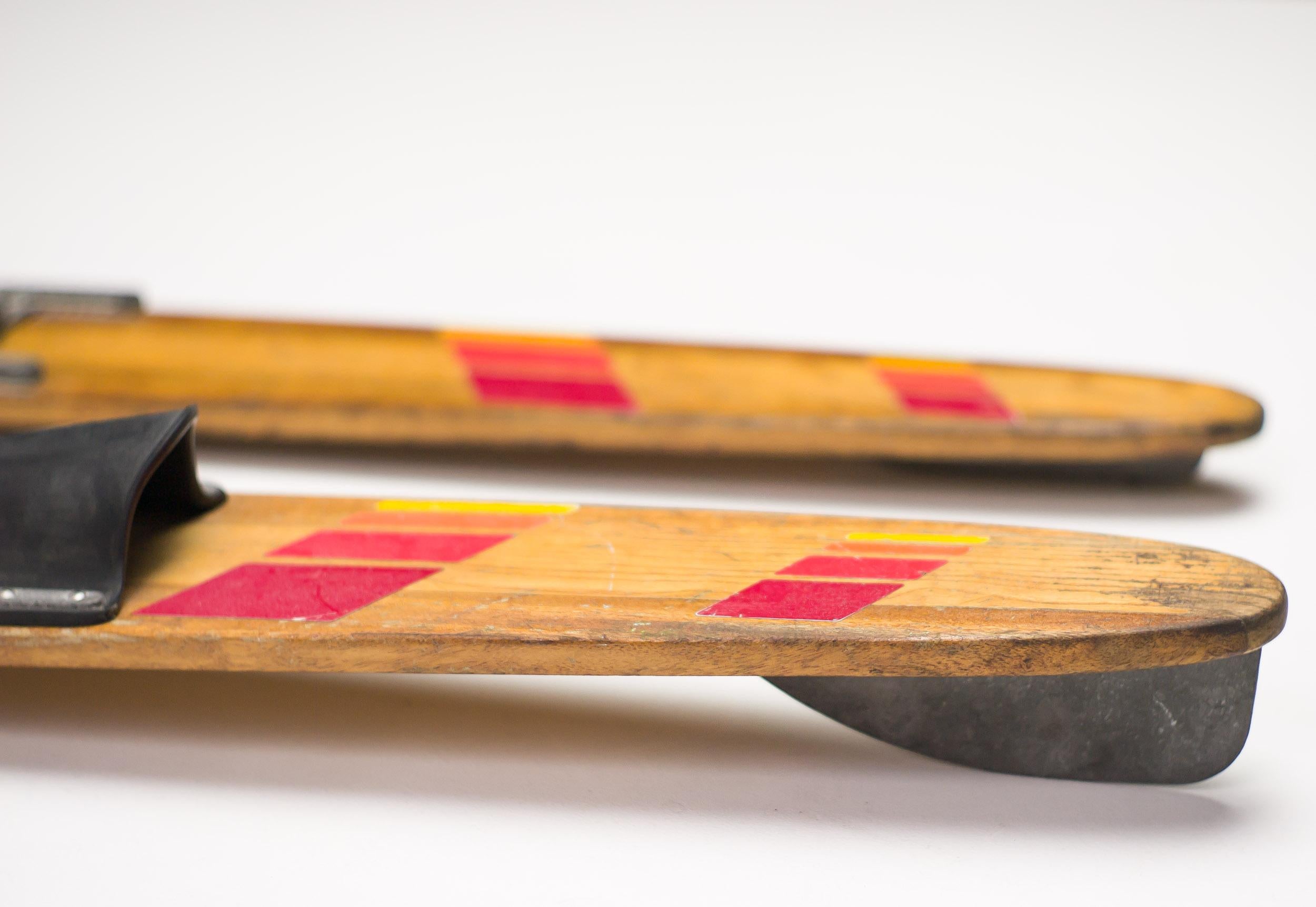 Metà XX secolo Sci d'acqua d'epoca posseduto dal campione del mondo Dick Pope Jr. in vendita