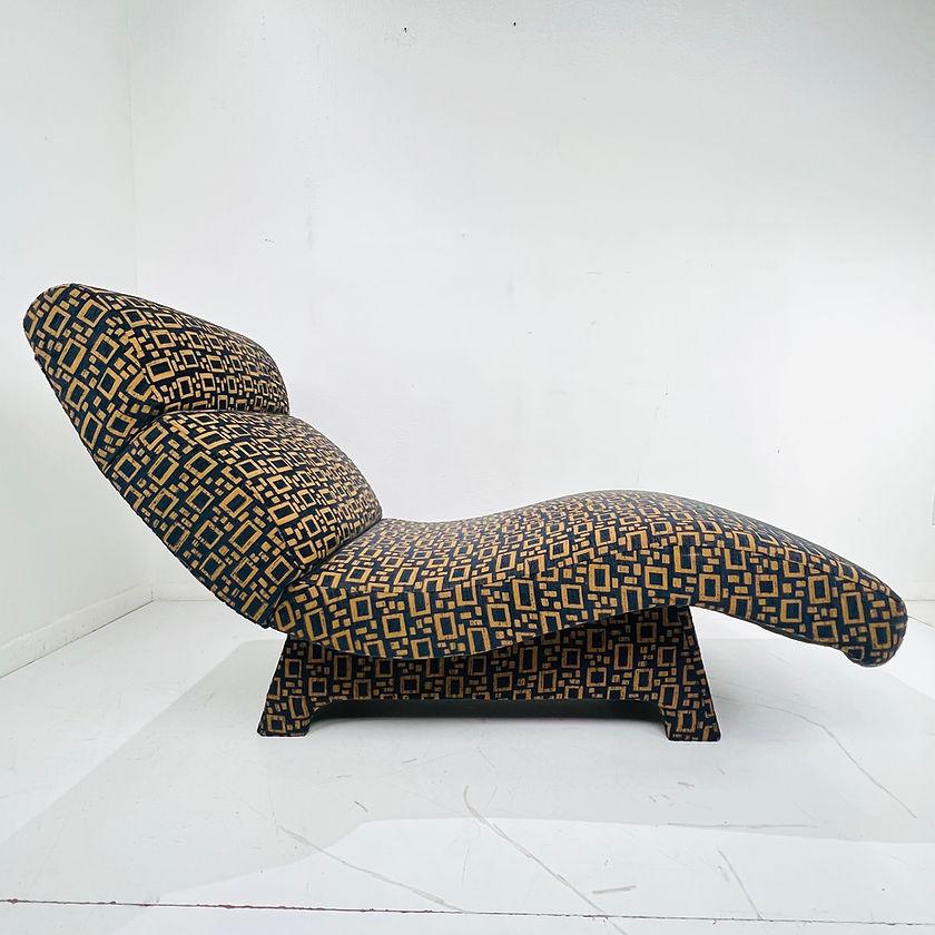 Rare sculptural chaise lounge in the style of Milo Baughman. A statement piece that is both comfortable and packed with personality! Outstanding form and design. Very good condition, previously reupholstered in deep navy and tan patterned