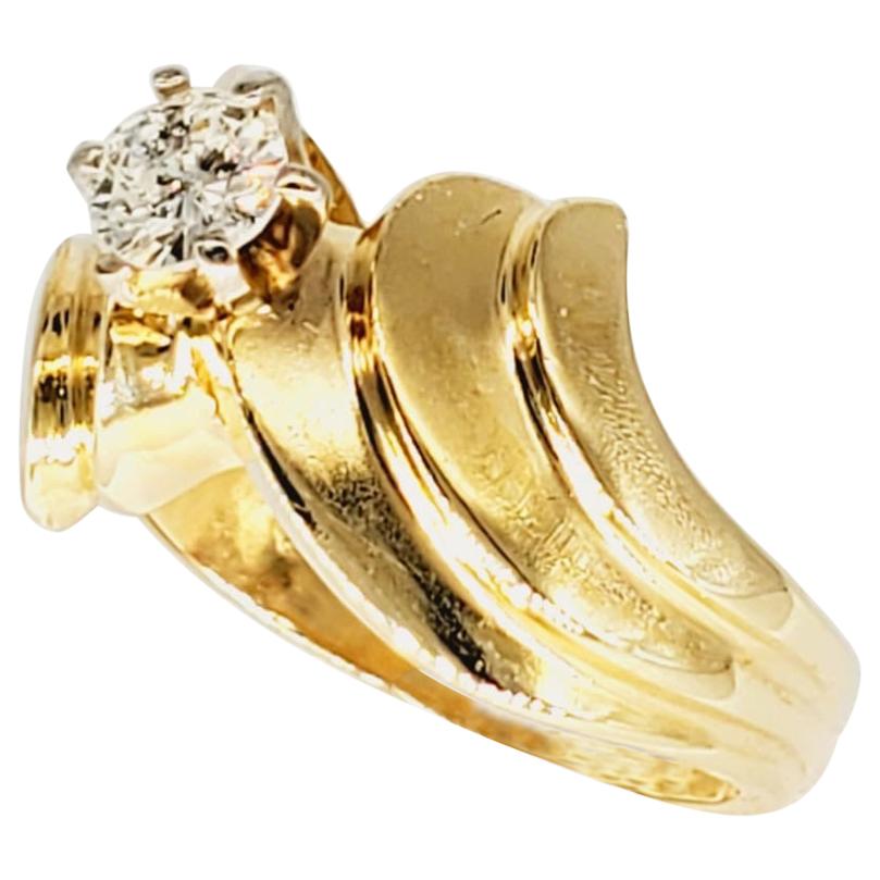 Vintage Wavy 0.30 Carat Diamond Center 14 Karat Gold Ring