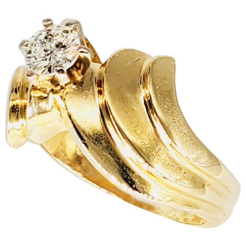 Anillo vintage de oro de 14 quilates con centro de diamante ondulado de 0,30 quilates en venta