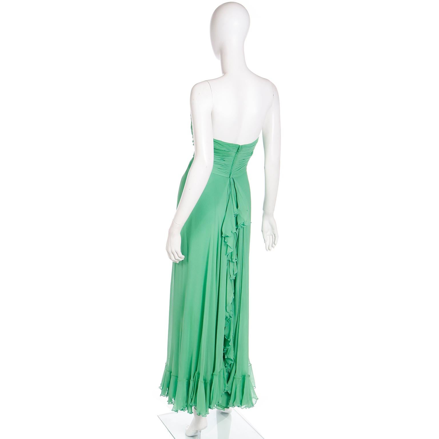 Trägerloses Vintage-Abendkleid aus grünem Seidenchiffon von Wayne Clark mit Wickelschal im Angebot 5